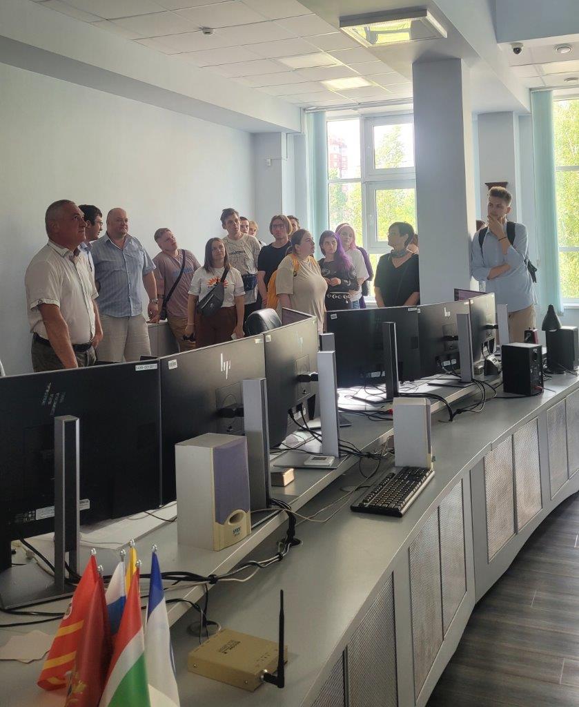 В Смоленском РДУ студентам и преподавателям Смоленского государственного университета показали работу диспетчерского центра